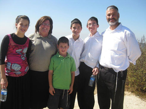 Rabbi Zev Kahn and his family