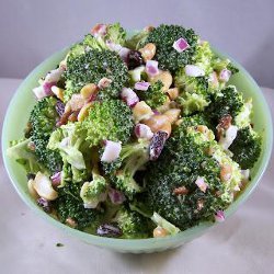Tasty Broccoli and Cashew Salad