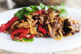 Thai Beef Noodles with Peppers and Onions