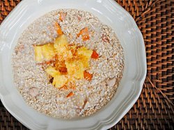 Tropical Quinoa Flakes Breakfast